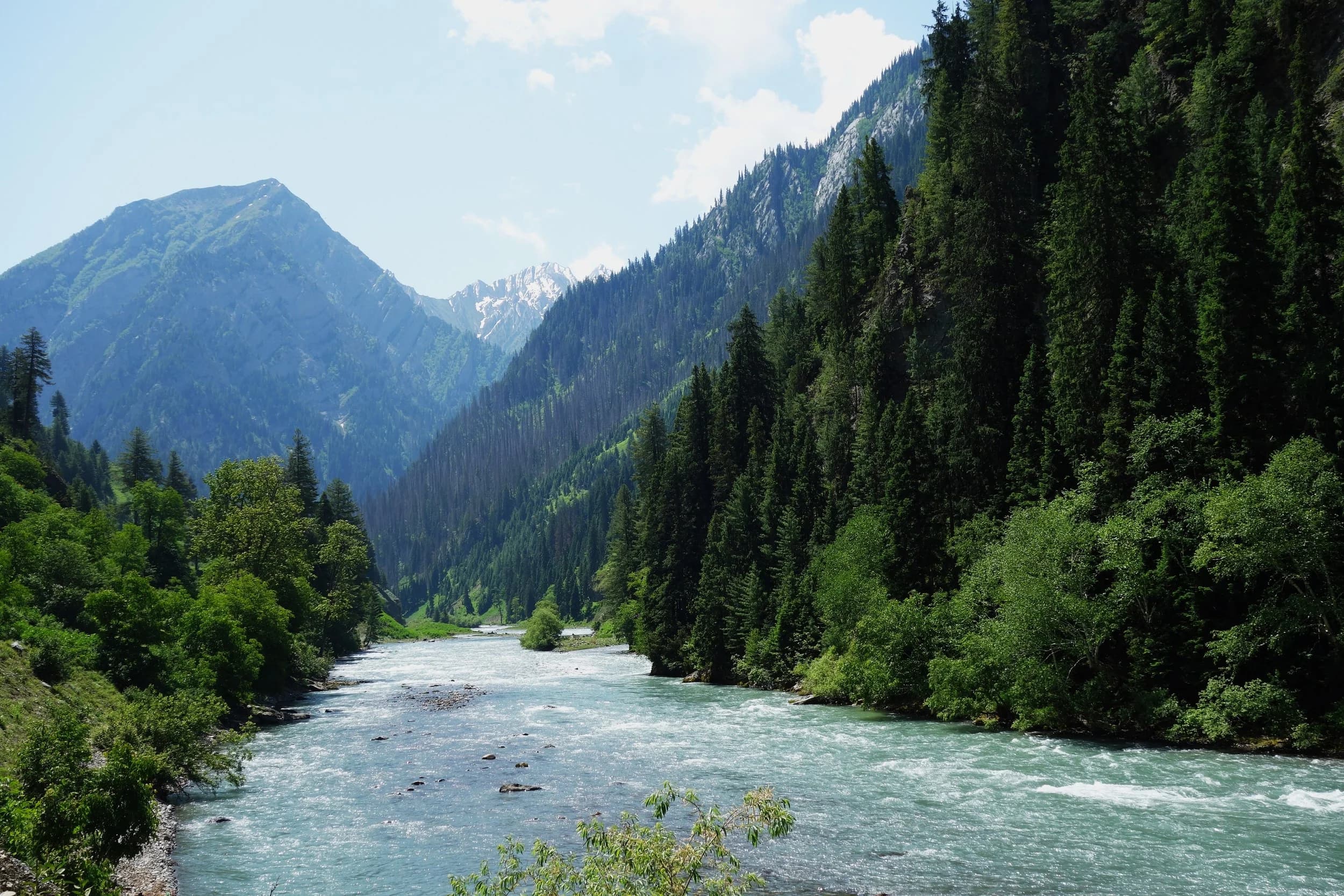 Gurez, Jammu and Kashmir - Dramatic mountains and flowing rivers - Sadasangh Holidays destination